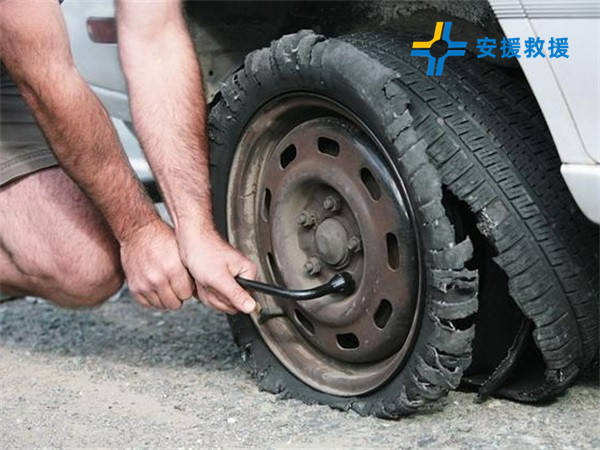 汽車換胎