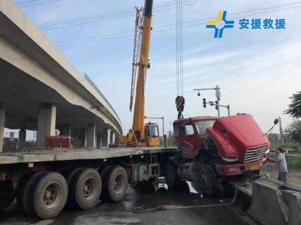 吊車救援