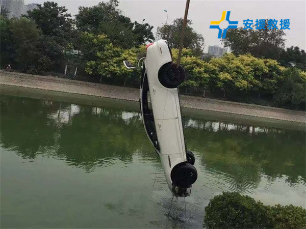 吊車救援