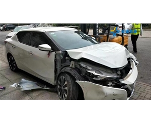 汽車事故拖車