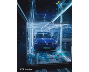 透明箱車拖運(yùn)